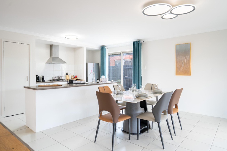 4, Spacious 4B House in PointCook, Melbourne