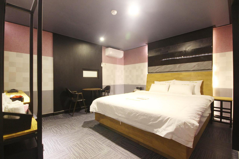 Bedroom 3, Busan Hadan Hue & Hotel, Saha