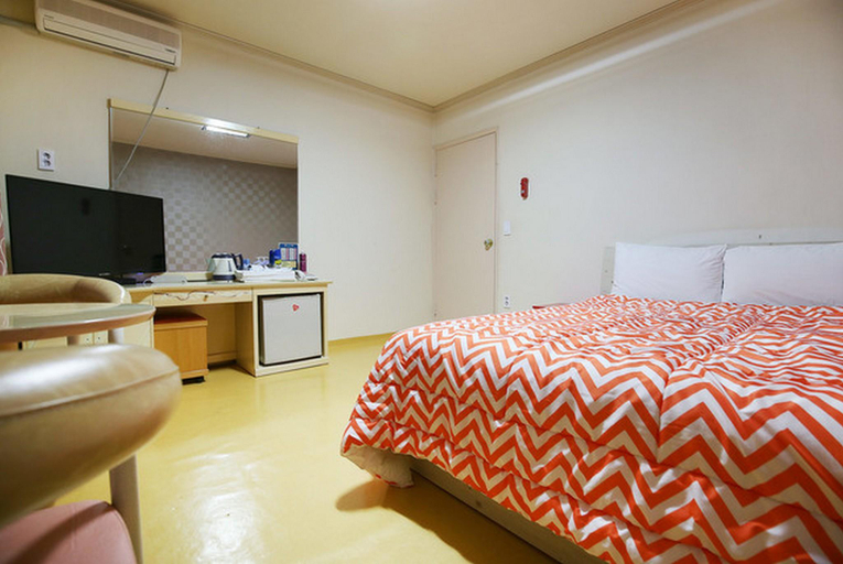 Bedroom 4, Yesan Garusil Motel, Yesan