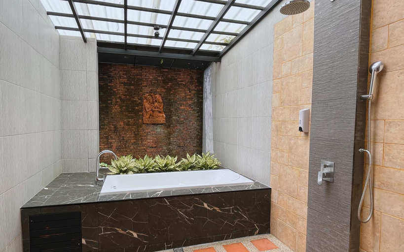 Bathroom, Baleeyan , Phuket Island