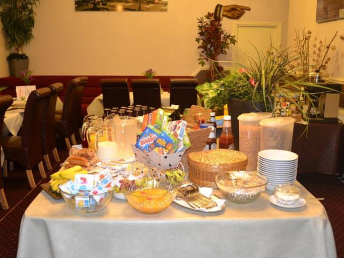 Food & Drinks, Throstles Nest Hotel, Sefton