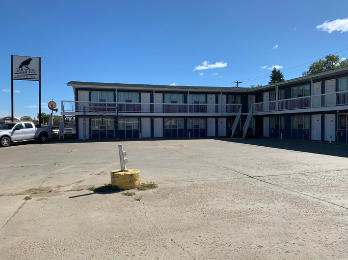 Others 4, Raven Motor Inn, Division No. 17