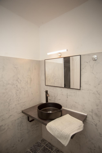 Bathroom 2, Pegasos Studios, Ionian Islands
