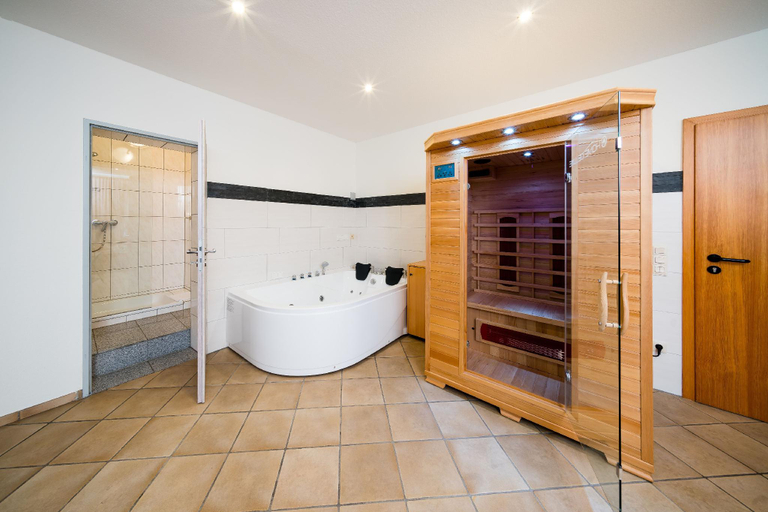 Bathroom 2, Hotel Moselsteig, Bernkastel-Wittlich