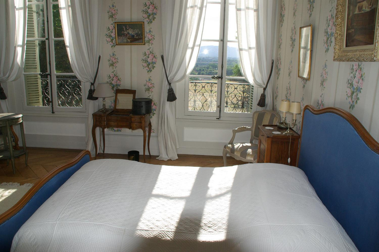 Others 3, Chateau des Charmes, Ain