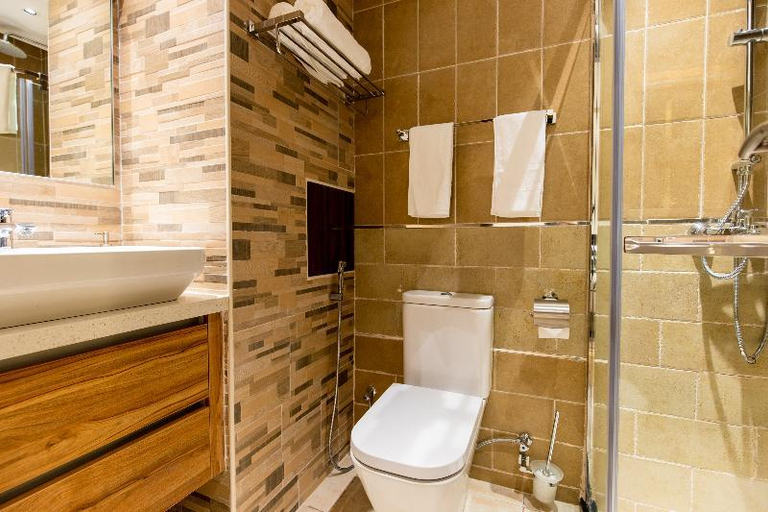Bathroom 4, Blackwood Hotel and Apartments, Kinondoni