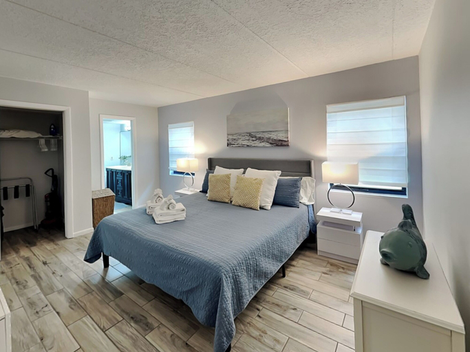 Bedroom, Beachcomber 403 by Distinctive Beach Rentals, Duval