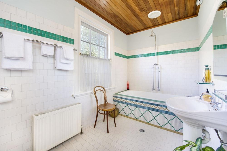 Bathroom 3, Silvermere, Blue Mountains