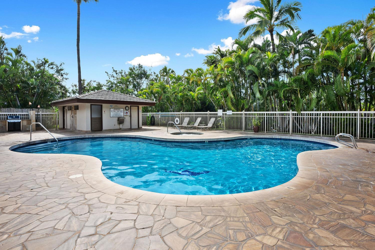 Others 5, Maui Banyan King Studio + Ocean View, Maui