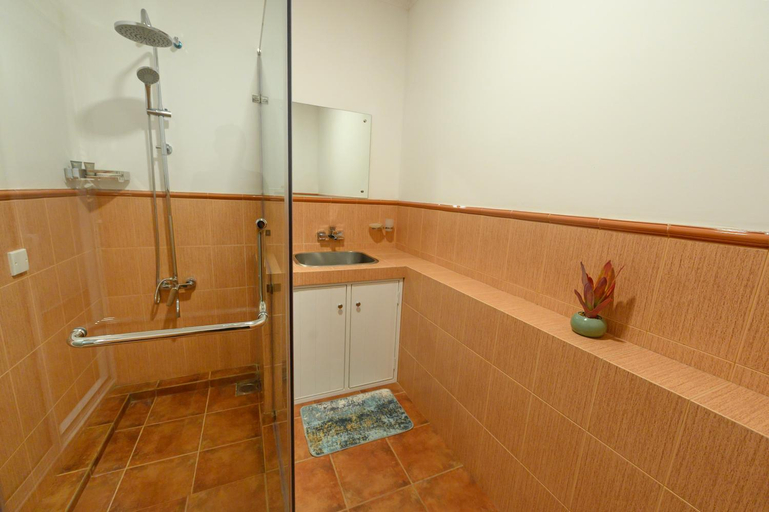 Bathroom 4, Villa 53, Kaduwela