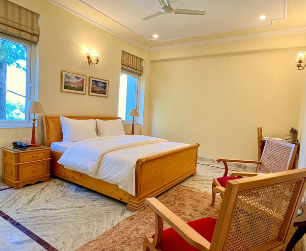 Bedroom 2, Sumer Hotel, Sirmaur
