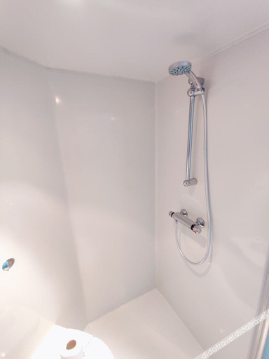 Bathroom 5, Accommodation Bradford, Bradford
