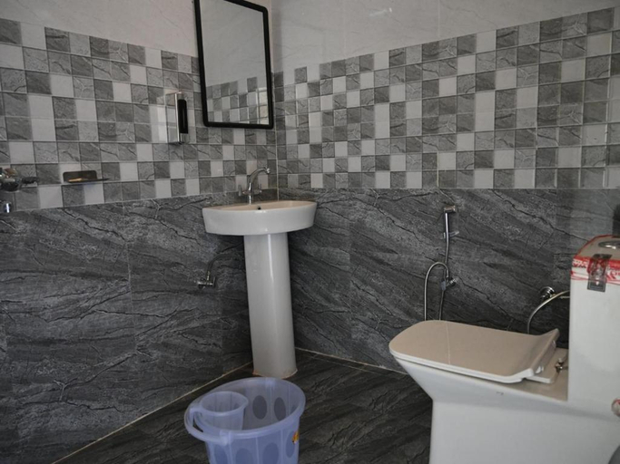 Bathroom 3, An Himalayan View by StayApart, Uttarkashi