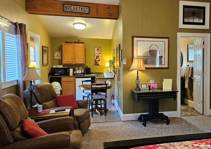 Others 4, Piney Hill Cottages, Page