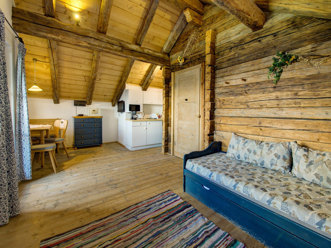 3, Chalet on Zettersfeld with Dolomite Views, Lienz