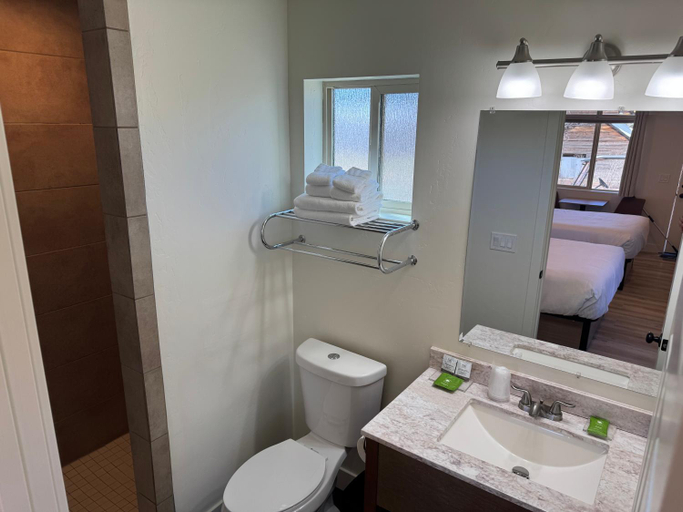 Bathroom 3, Mountain Ridge Motel and Cabins, Garfield