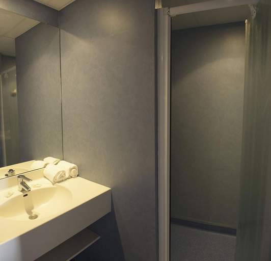 Bathroom 3, Le Relais Nordique, Ain