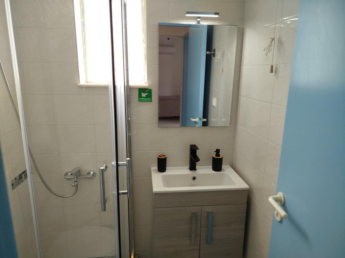 Bathroom 4, Zinovia studio-apartments, Crete