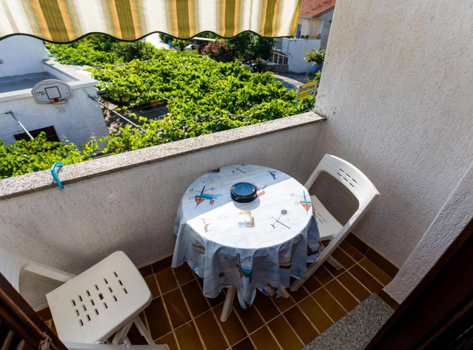Others 5, Sunny and Sleek Krk Rooms with Balcony, Krk