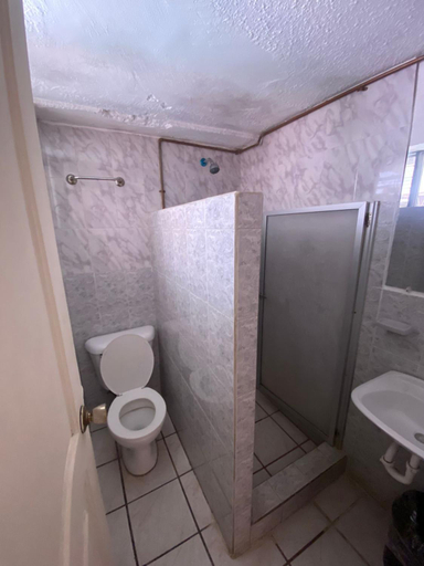 Bathroom, Hostal Almagro, Quito