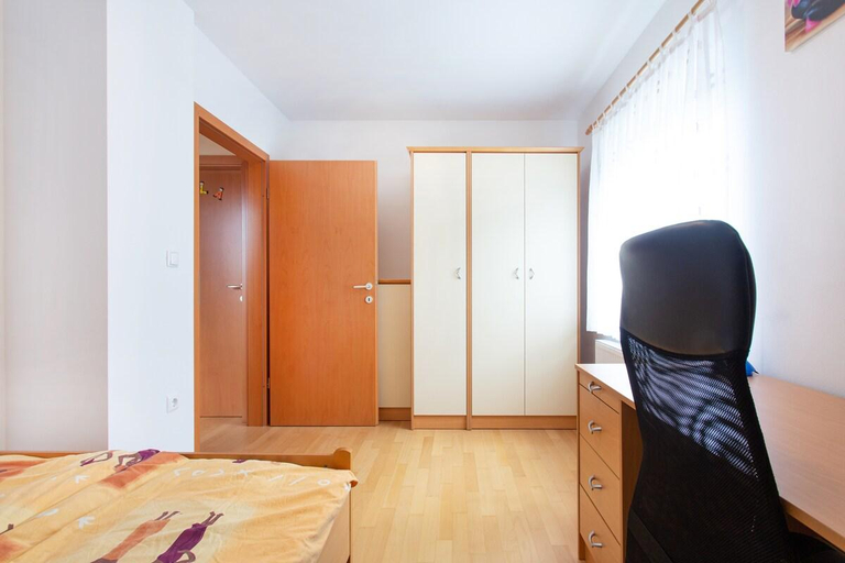 Bedroom 3, Orchid room, Kranj