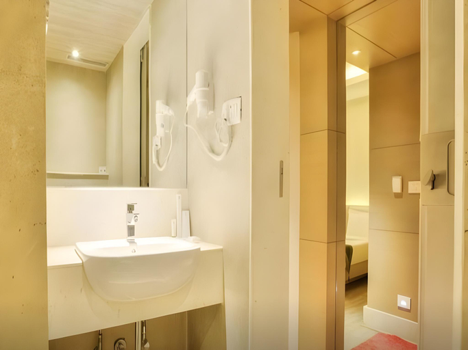 Bathroom 4, Grand Bhabendra Alay Hotel, Kamrup Metropolitan
