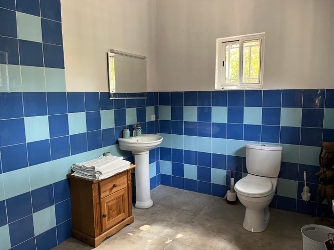 Bathroom 2, Footsteps Eco Lodge, Kombo South
