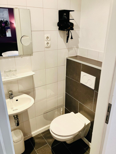 Bathroom 4, Hotel Amsterdam, Hamburg