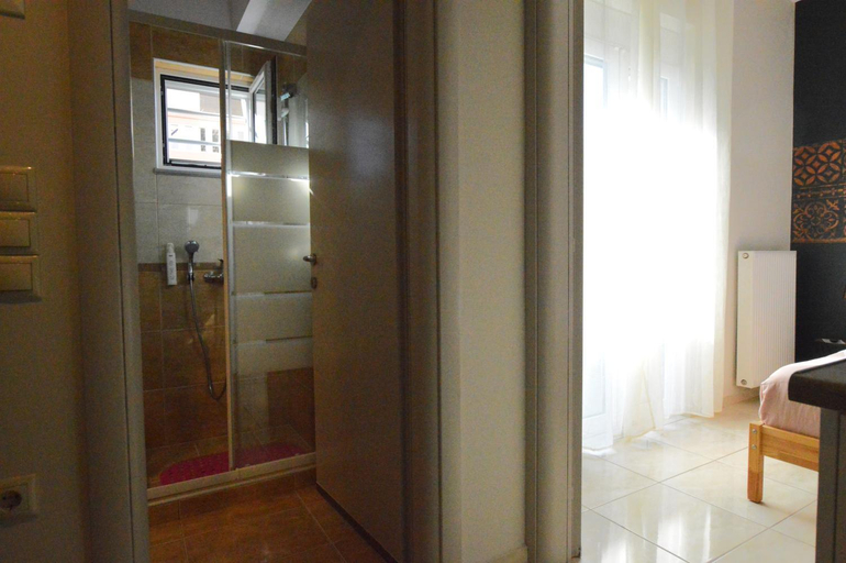 Bathroom 2, Harmony Apartments, Crete