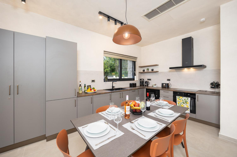 Others 5, Villa Lilia, Ionian Islands