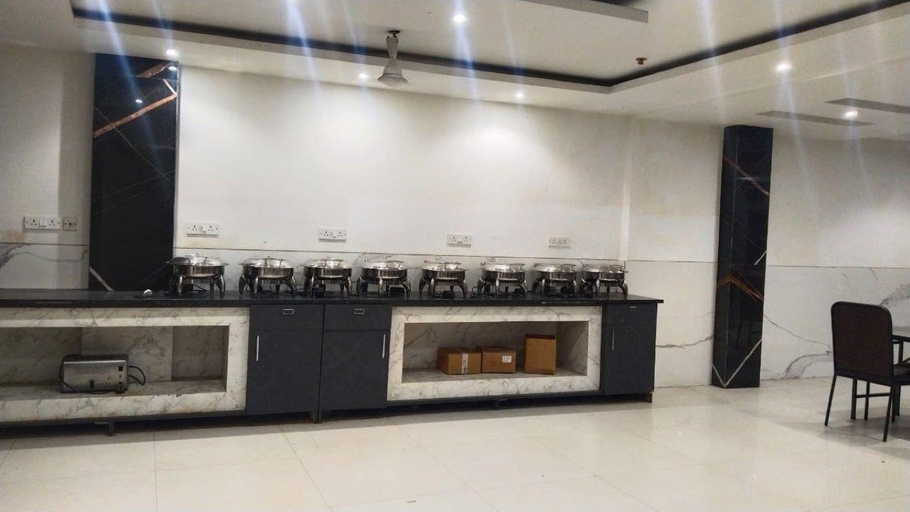 Food & Drinks 5, Hotel Star by Star Group, Delhi
