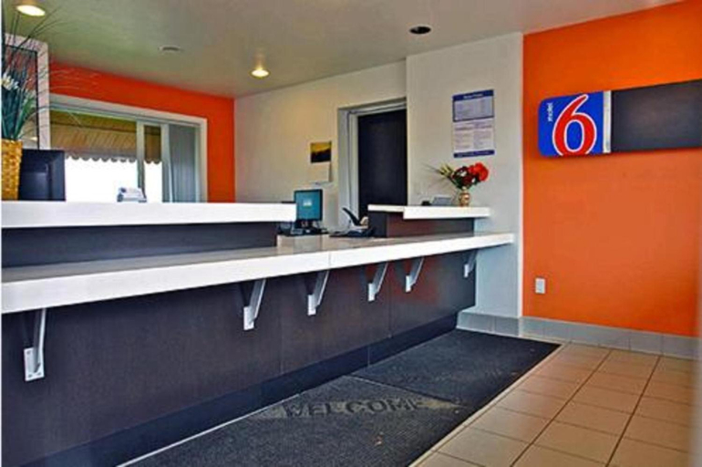 Public Area 2, Motel 6 Riverton, WY, Fremont