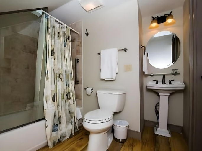 Bathroom 2, Bark Eater Inn, Essex