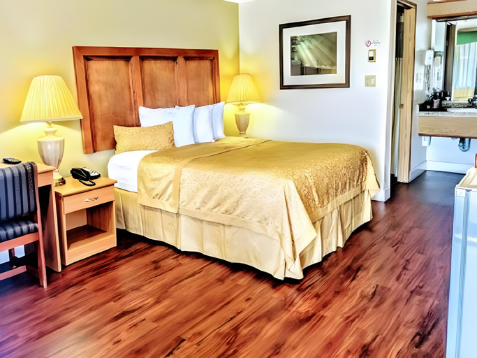 Bedroom 3, Budget Inn Motel, Kings