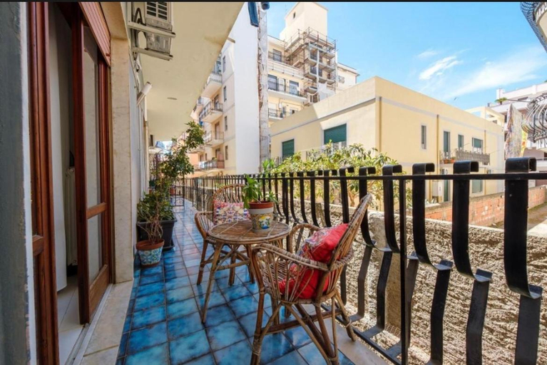 Others 4, Casa luce, Messina