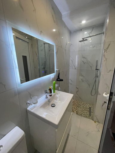 Bathroom 2, Piazza Downtown Cozy Studio - ENJOY TRAVEL, Tirana