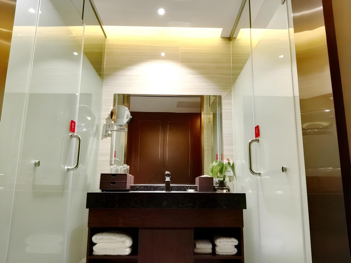 Bathroom 2, Ramada Plaza by Wyndham Changsha East, Changsha