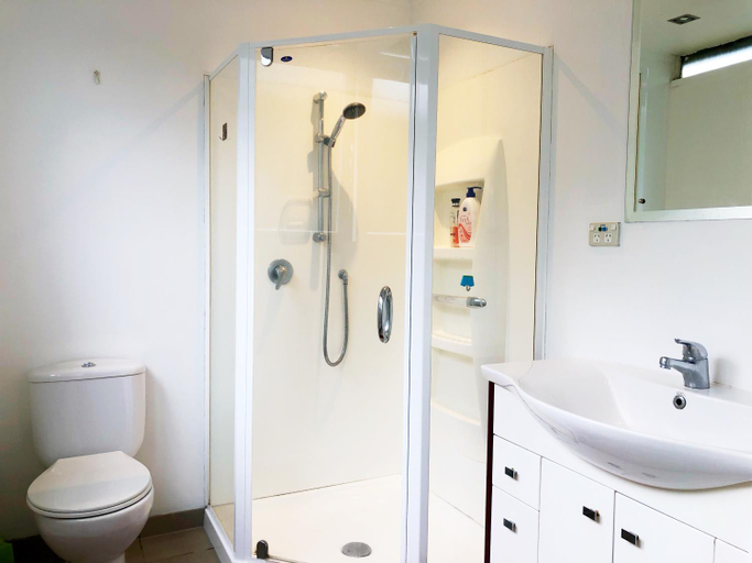 Bathroom 5, C&S Forrest Hill Homestay&Backpacker, Waitakere