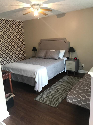Bedroom 3, Nightshade Inn & Gardens, Onondaga