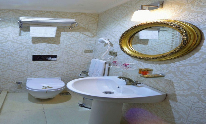 Bathroom 3, By Murat Royal Hotel Galata, Beyoğlu