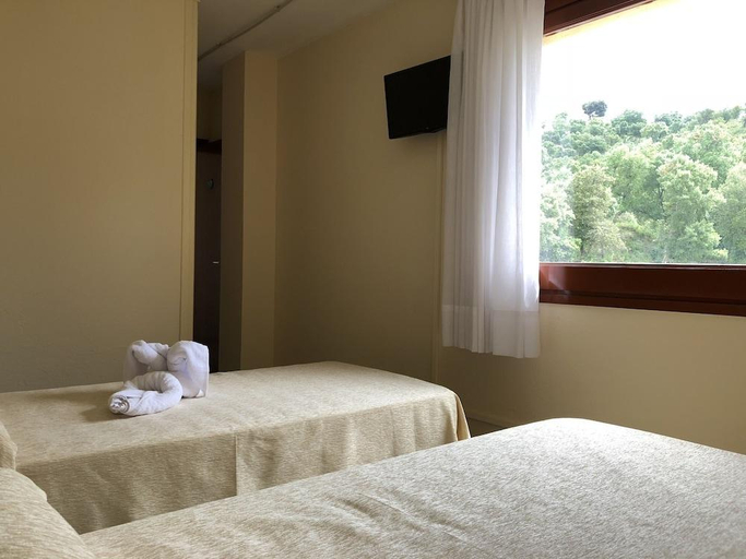 Bedroom 2, Hotel L Albera, Girona