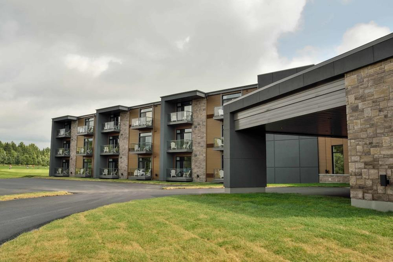 Exterior & Views