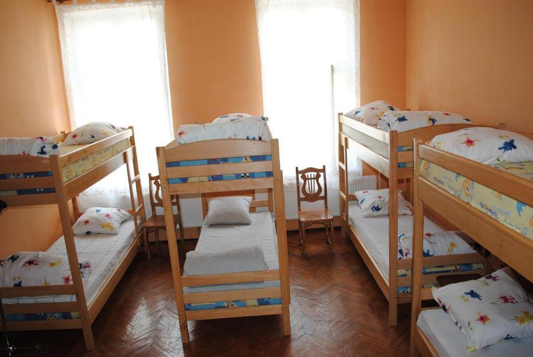 Bedroom 4, NewPlay Hostel, L'vivs'ka