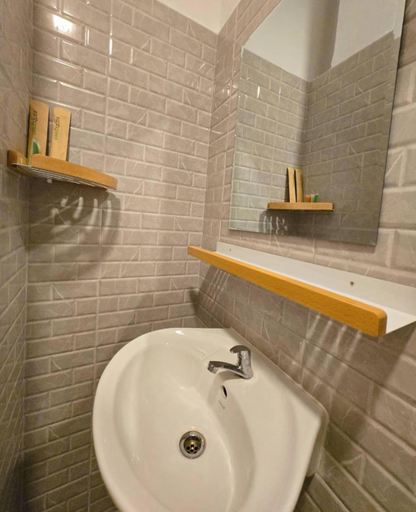 Bathroom 2, Vevey Mansion, Khlong San