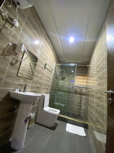 Bathroom 3, Marchforte-Courtyard Hotel, IbadanNorth