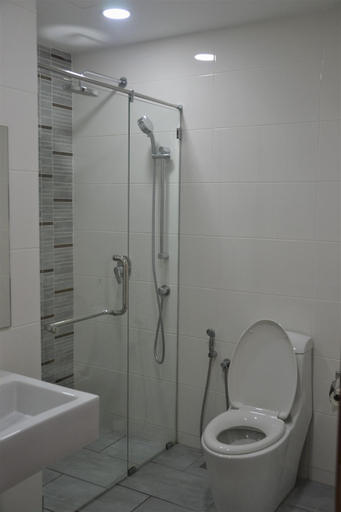 Bathroom 4, Sunrise Gurney Seafront Executive Premium Suite , Penang Island