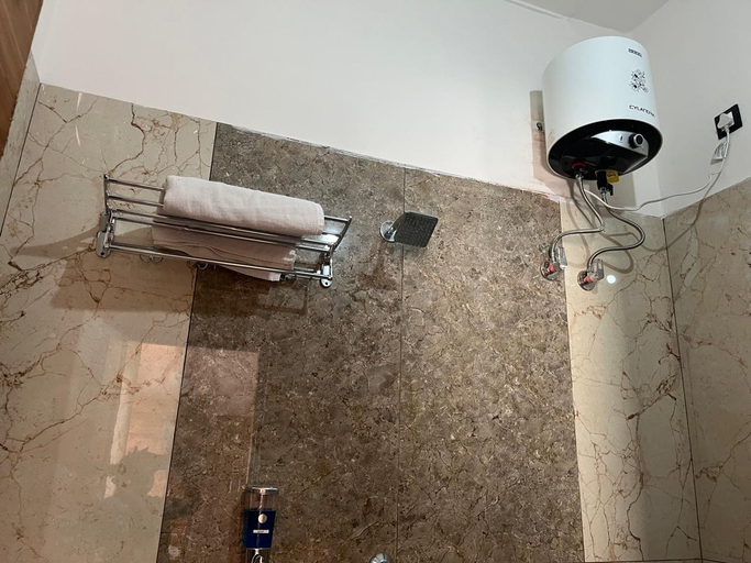 Bathroom 3, Daandikaanthi Hotel, Garhwal