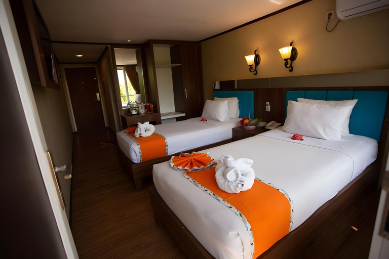 Bedroom 5, Royal Hotel and Outbound Trawas, Mojokerto