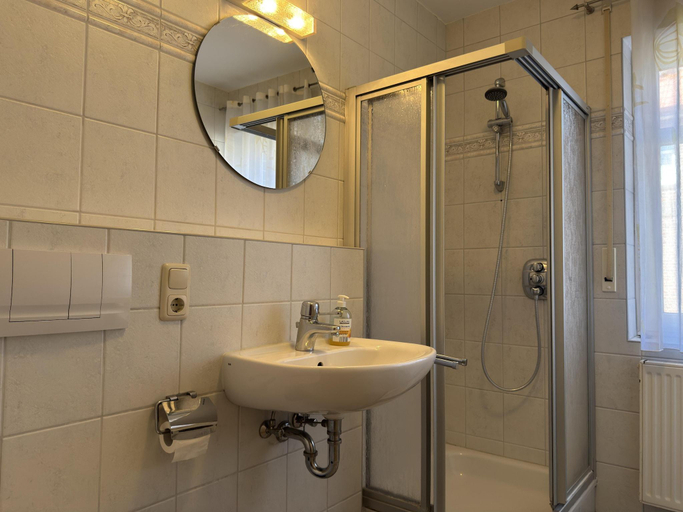 Bathroom 3, Ferienwohnung, Fedderwardersiel, Wesermarsch