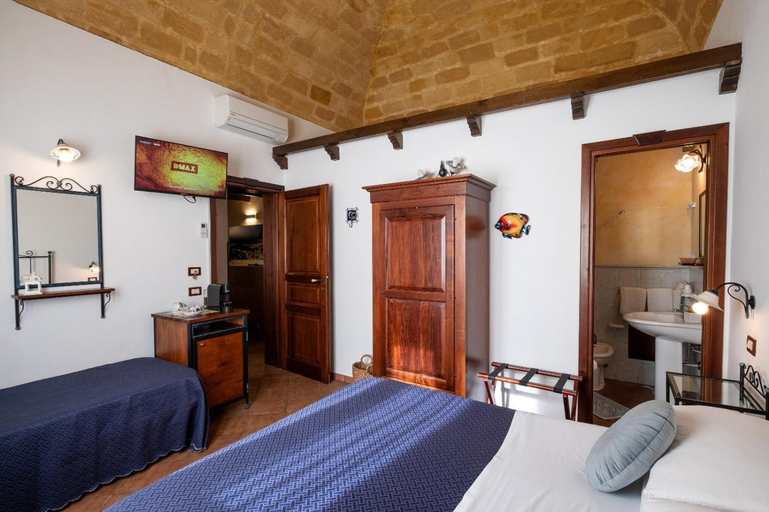Bedroom 2, Ai Dammusi, Trapani